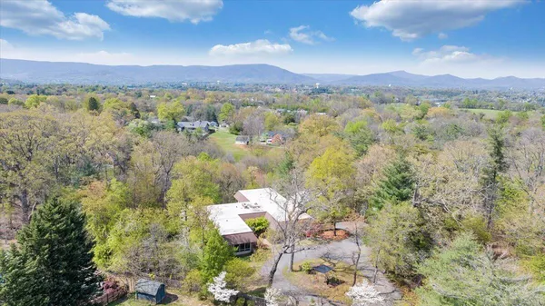$1,000,000 | 3244 Pineland Road Southwest, Roanoke, VA 24018