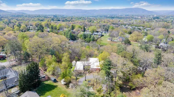 $1,000,000 | 3244 Pineland Road Southwest, Roanoke, VA 24018