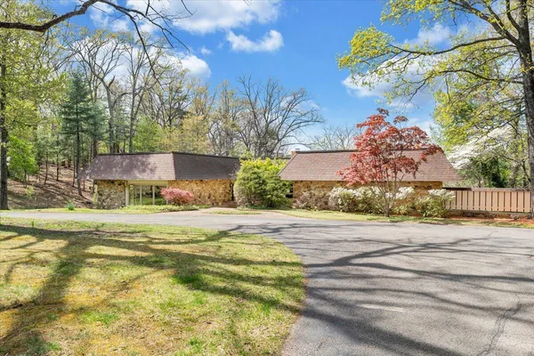 $1,000,000 | 3244 Pineland Road Southwest, Roanoke, VA 24018