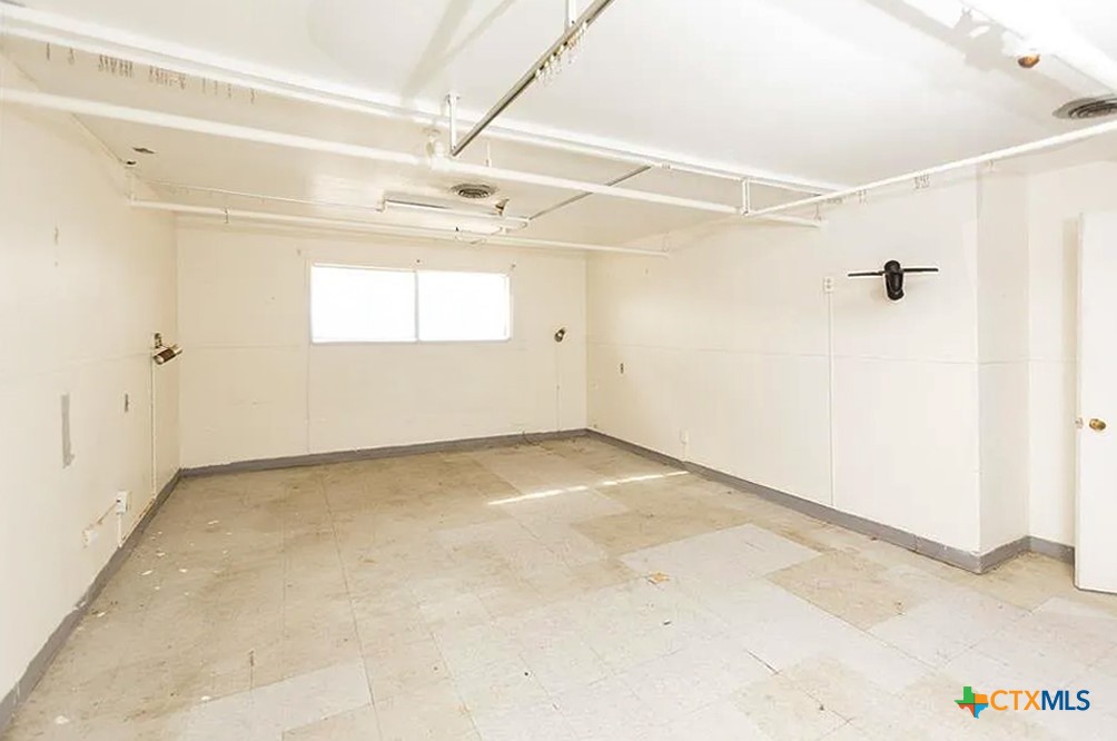 111 South 33rd Street Temple, TX 76504 - Photo 12 of 28 a view of a garage