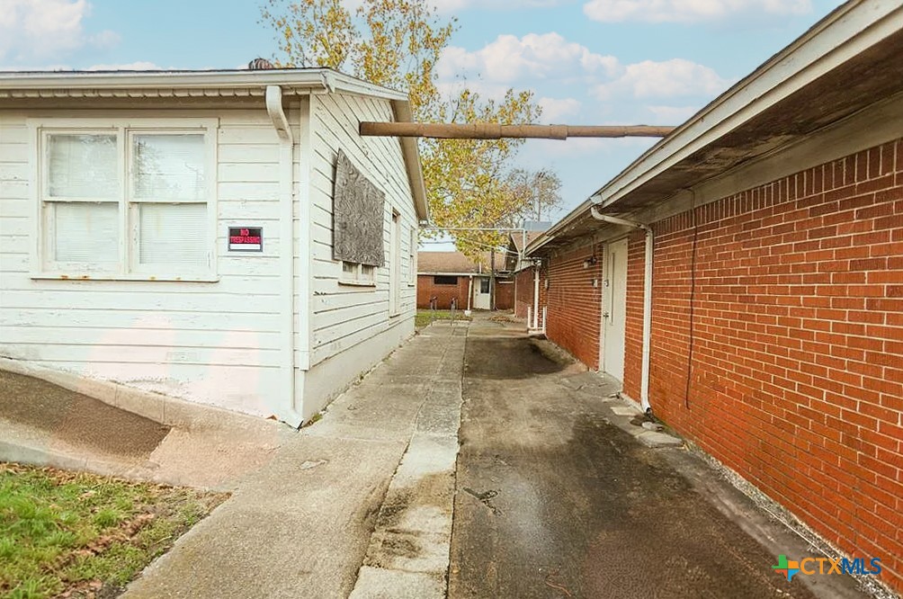 111 South 33rd Street Temple, TX 76504 - Photo 13 of 28 a view of a balcony with a porch