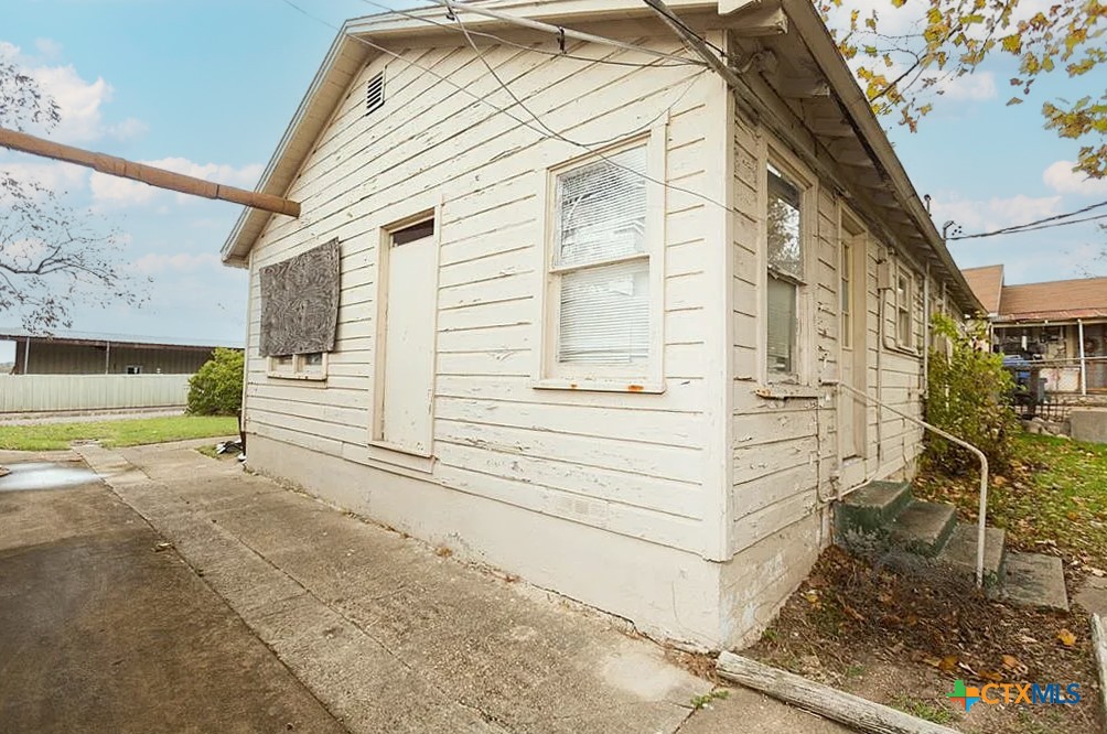 111 South 33rd Street Temple, TX 76504 - Photo 15 of 28 a view of a house with a street