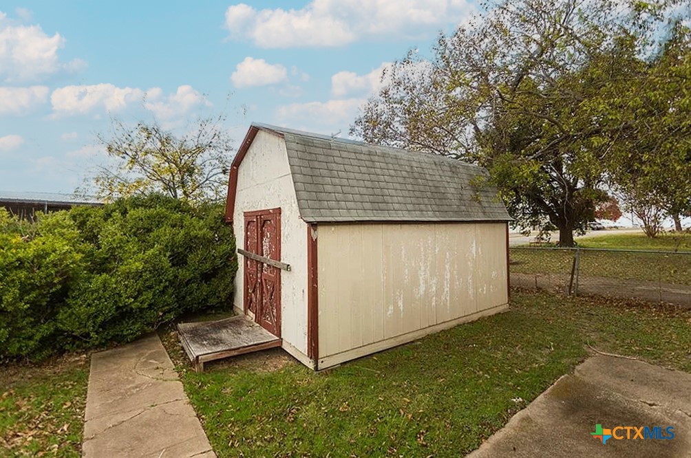 111 South 33rd Street Temple, TX 76504 - Photo 9 of 28 a view of outdoor space and garden