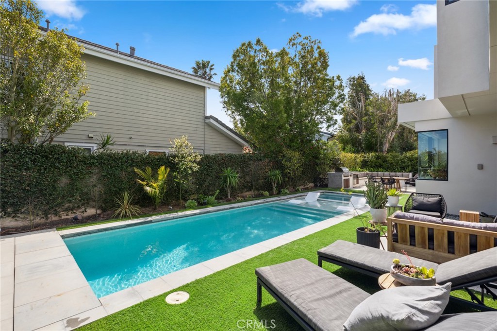 2831 Ridge Drive Laguna Beach, CA 92651 - Photo 12 of 21 a view of a backyard with sitting area
