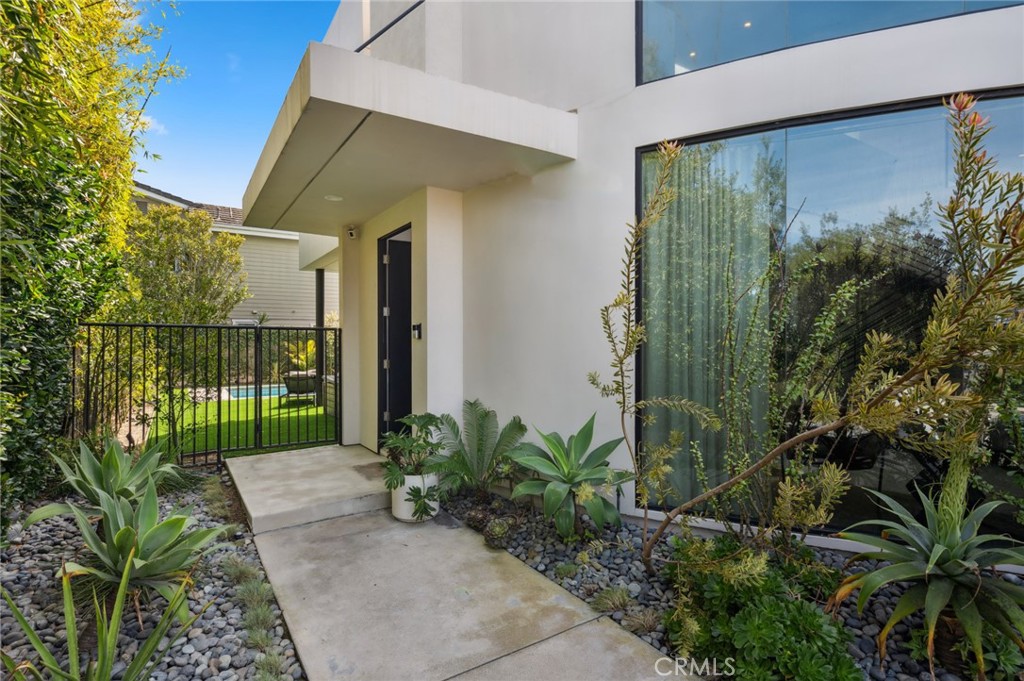 2831 Ridge Drive Laguna Beach, CA 92651 - Photo 4 of 21 a garden view