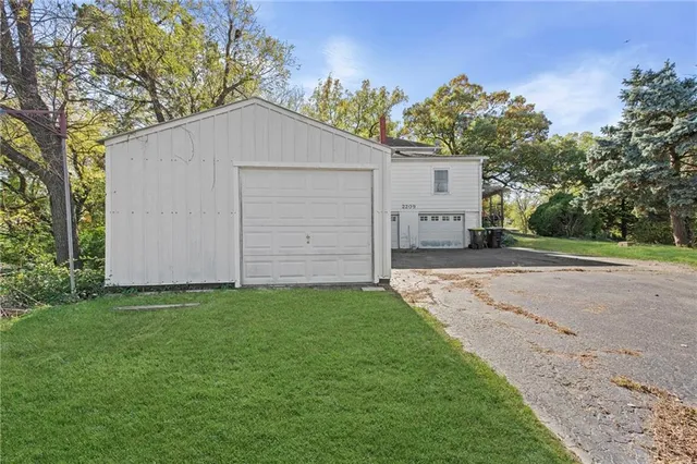 $300,000 | 2209 Northeast 39th Terrace, Kansas City, MO 64116