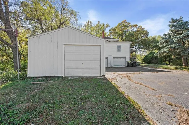 $300,000 | 2209 Northeast 39th Terrace, Kansas City, MO 64116