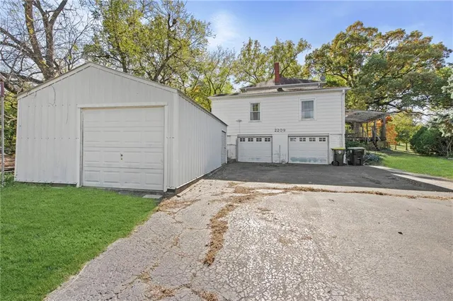 $300,000 | 2209 Northeast 39th Terrace, Kansas City, MO 64116