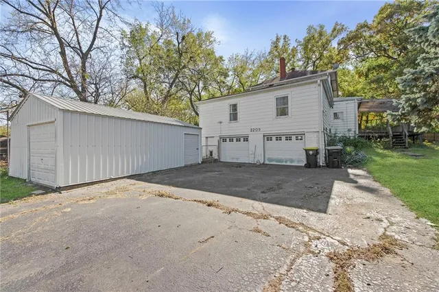 $300,000 | 2209 Northeast 39th Terrace, Kansas City, MO 64116