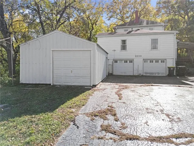 $300,000 | 2209 Northeast 39th Terrace, Kansas City, MO 64116