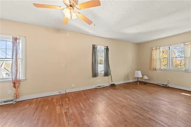 $300,000 | 2209 Northeast 39th Terrace, Kansas City, MO 64116