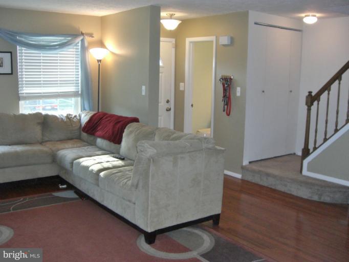 11 Perryfalls Place Nottingham, MD 21236 - Photo 2 of 14 Living Room