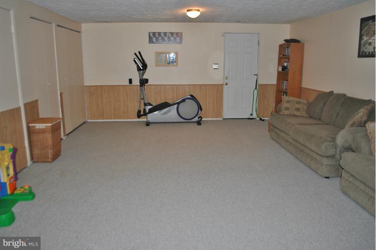 11 Perryfalls Place Nottingham, MD 21236 - Photo 12 of 14 Family Room