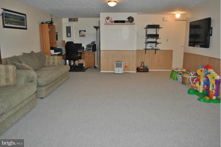 11 Perryfalls Place Nottingham, MD 21236 - Photo 13 of 14 Family Room