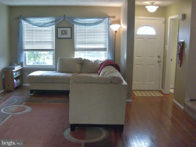 11 Perryfalls Place Nottingham, MD 21236 - Photo 3 of 14 Living Room