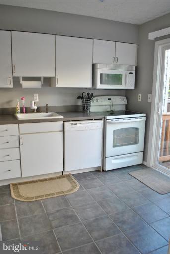 11 Perryfalls Place Nottingham, MD 21236 - Photo 5 of 14 Kitchen