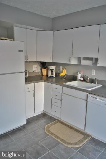 11 Perryfalls Place Nottingham, MD 21236 - Photo 6 of 14 Kitchen