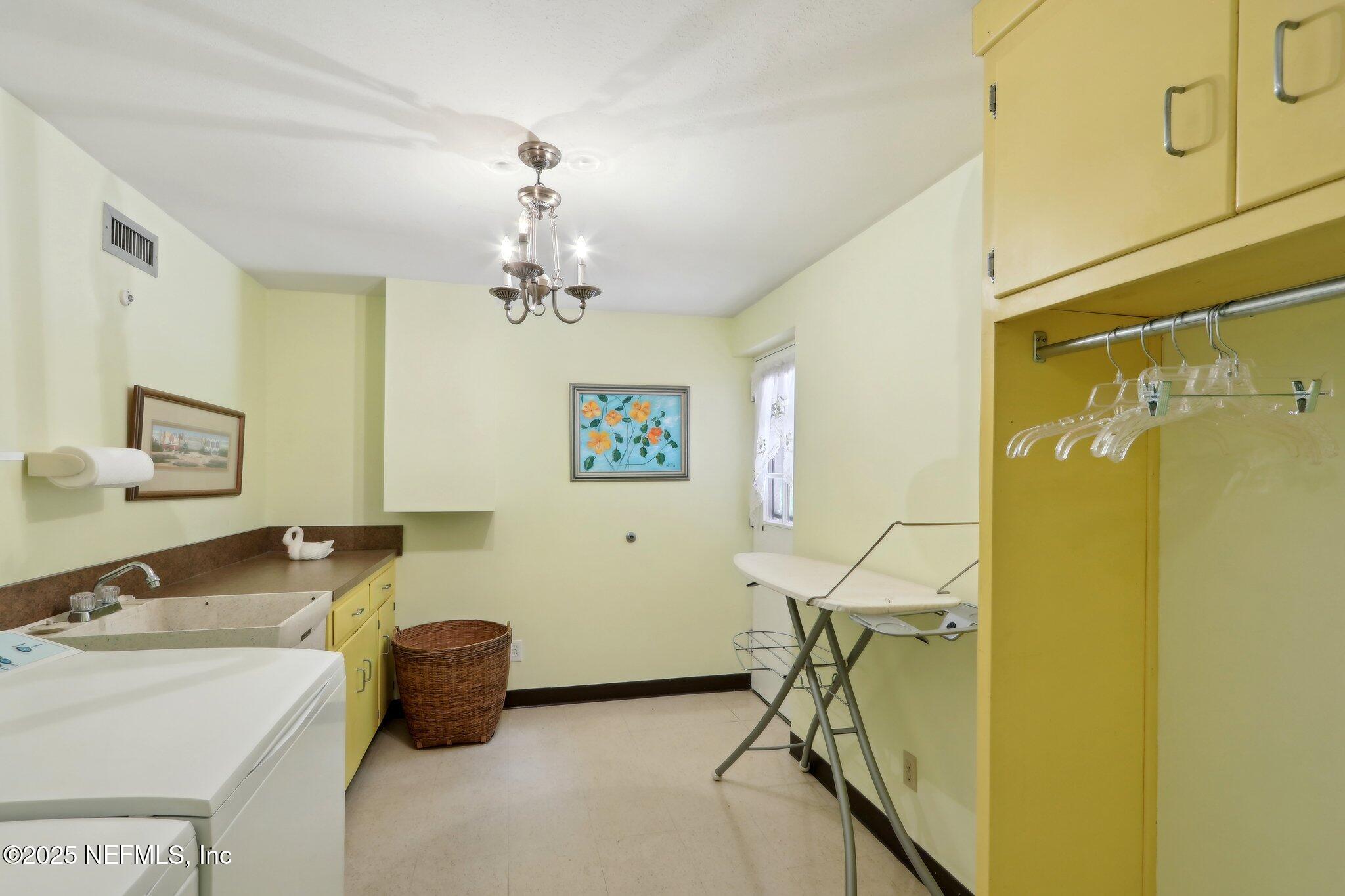 6264 Riviera Lane Jacksonville, FL 32216 - Photo 30 of 43 Laundry Room