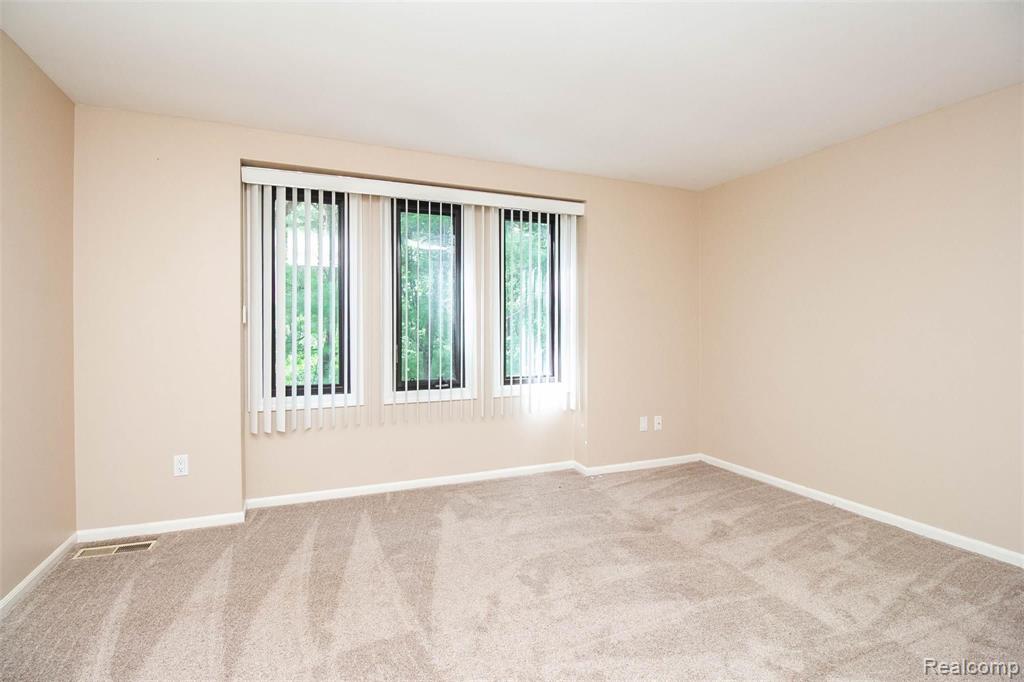 1931 Pine Ridge Lane Bloomfield Hills, MI 48302 - Photo 28 of 47