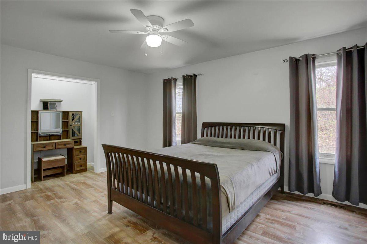 16726 Broadfording Road Hagerstown, MD 21740 - Photo 22 of 55 Primary bedroom