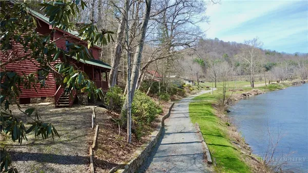 a view of an outdoor space