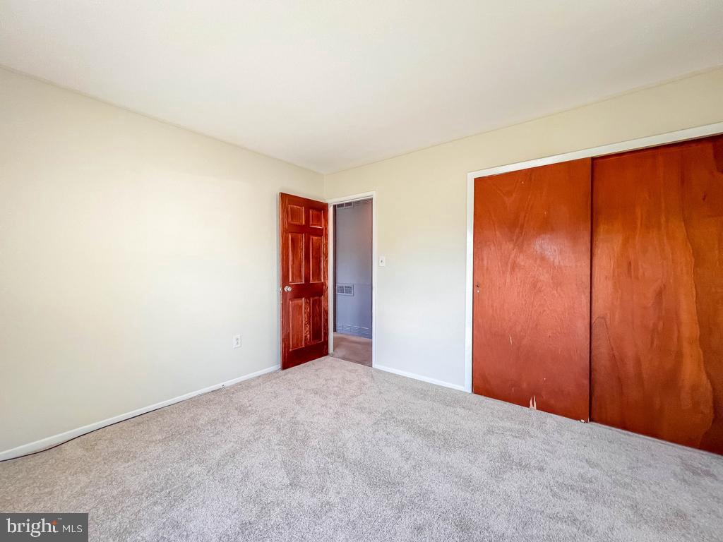 23 Hedge Road Levittown, PA 19056 - Photo 15 of 35 1st Flr Main Bedroom
