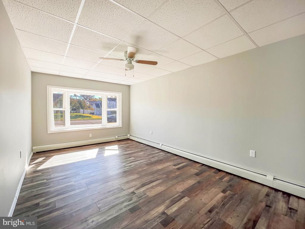 23 Hedge Road Levittown, PA 19056 - Photo 10 of 35 Family Rm Bay Window