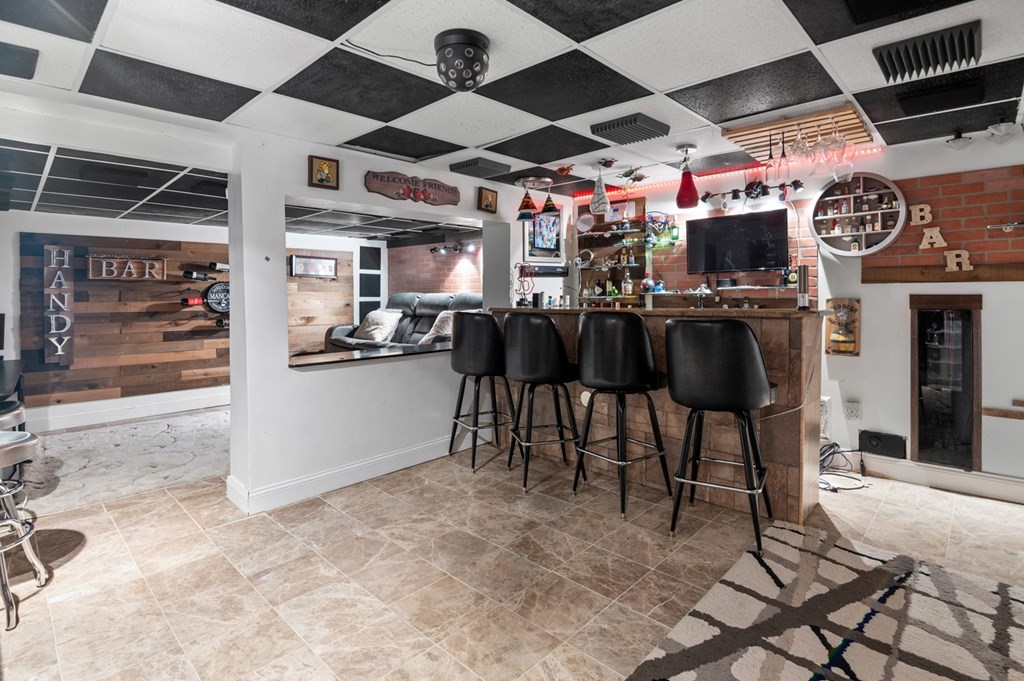 5 Michele Drive Salisbury, MA 01952 - Photo 10 of 38 a view of a bar restaurant