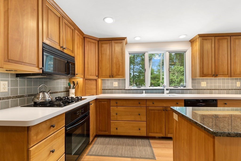 39 Locke Road Chelmsford, MA 01824 - Photo 18 of 42 Gallery Image 18