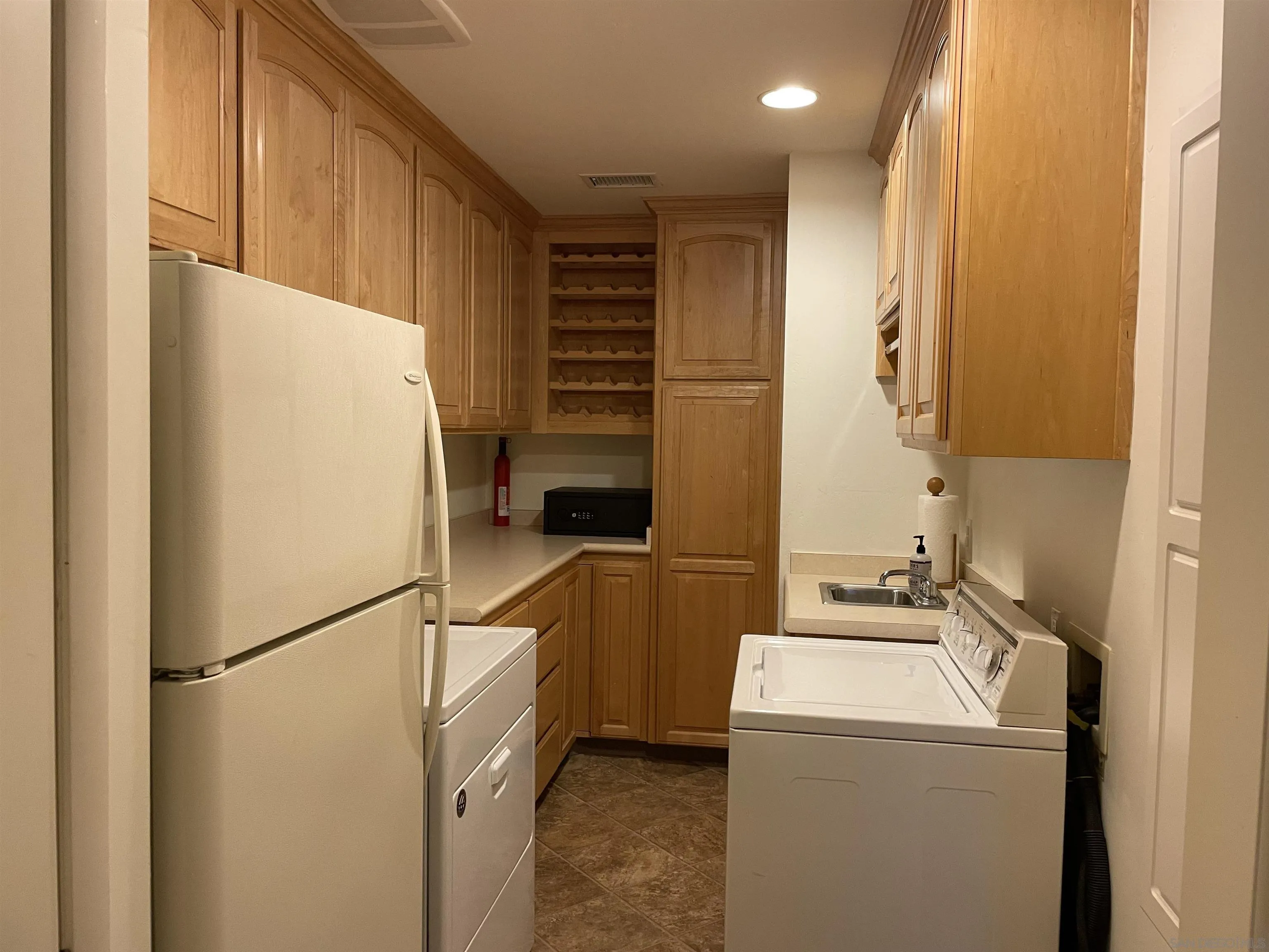 981 Cabrillo Avenue Coronado, CA 92118 - Photo 21 of 32 a utility room with dryer and washer