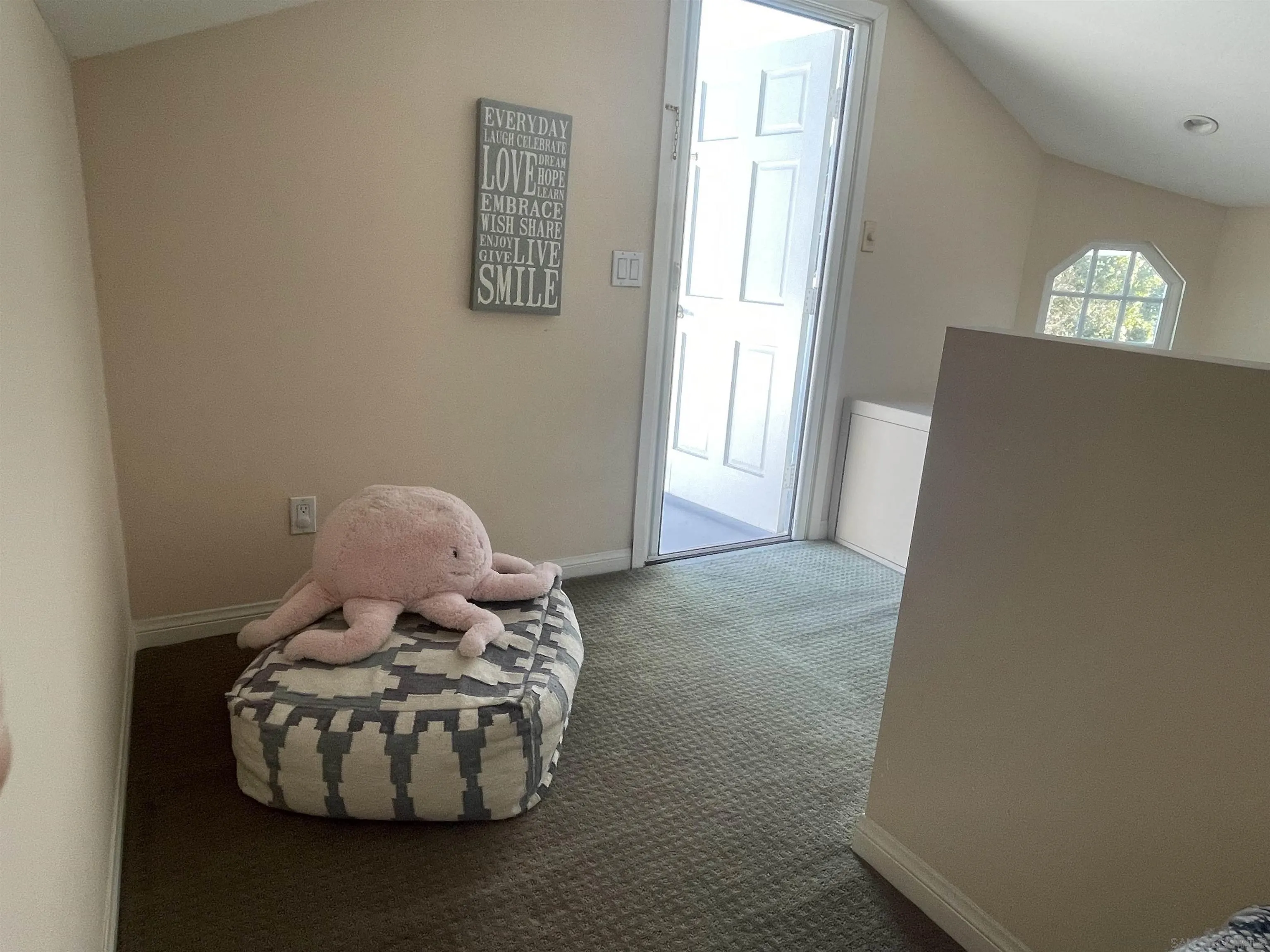 981 Cabrillo Avenue Coronado, CA 92118 - Photo 22 of 32 a room with a window