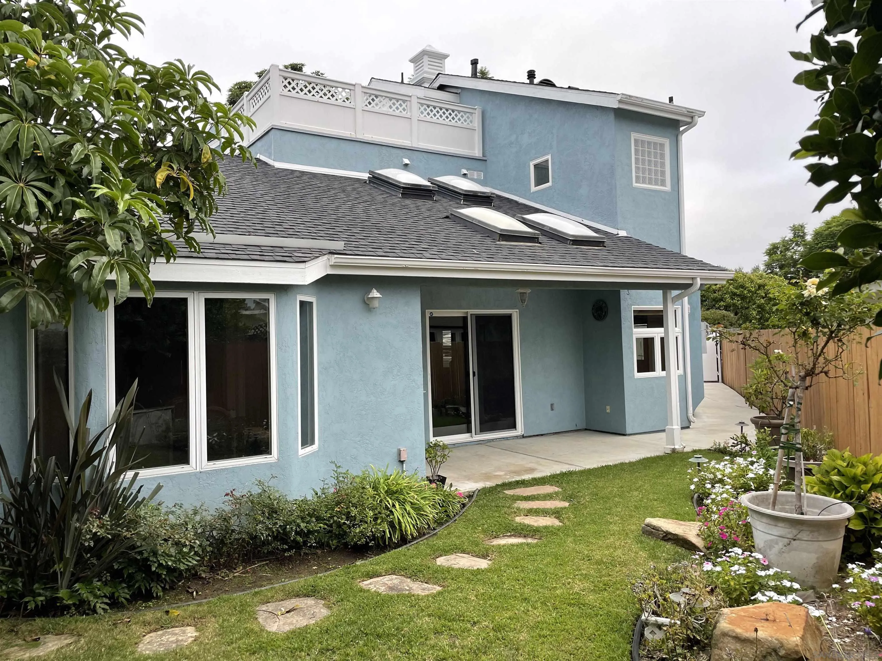 981 Cabrillo Avenue Coronado, CA 92118 - Photo 27 of 32 a front view of a house with garden