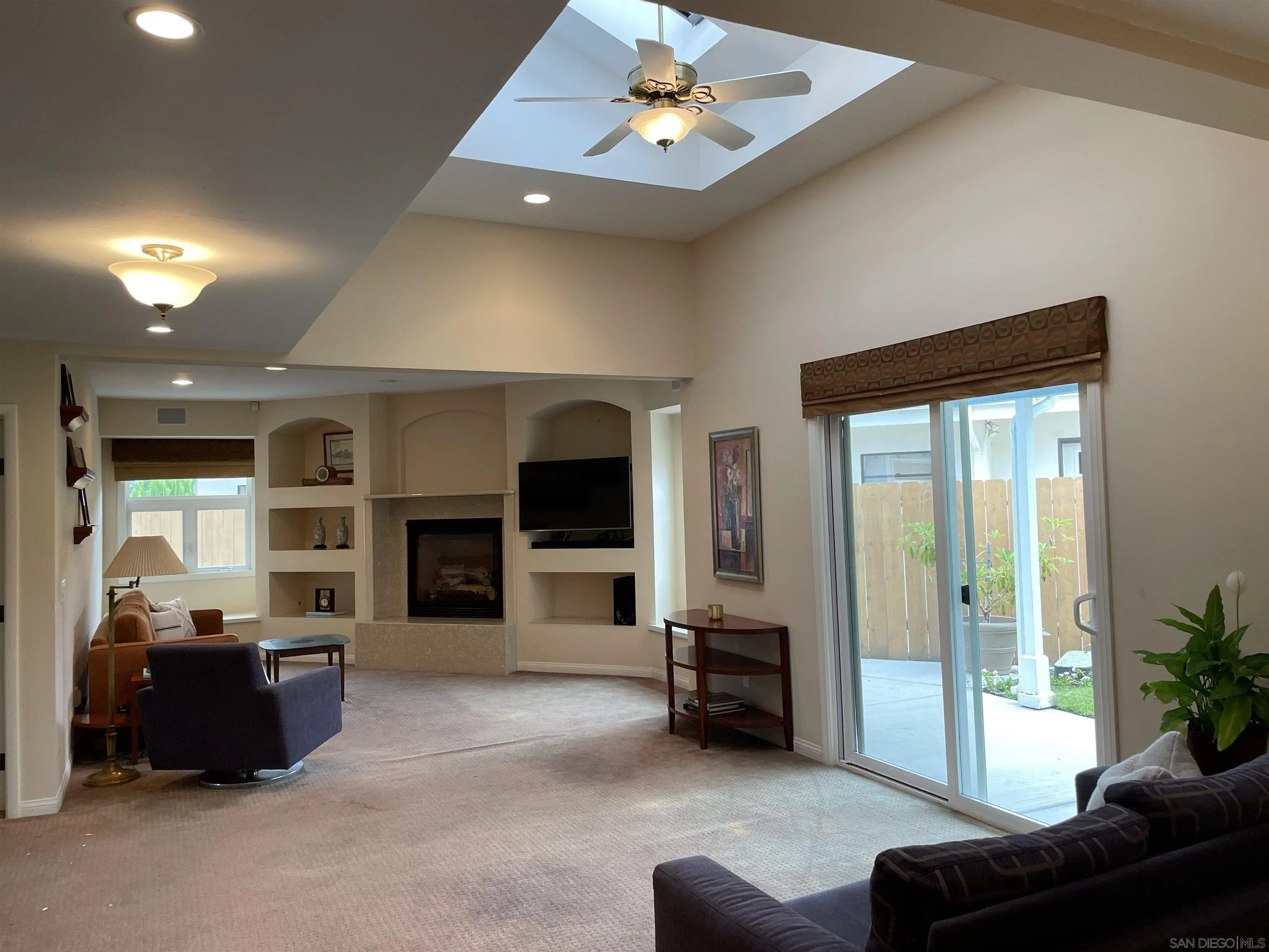 981 Cabrillo Avenue Coronado, CA 92118 - Photo 3 of 32 a living room with furniture and a flat screen tv