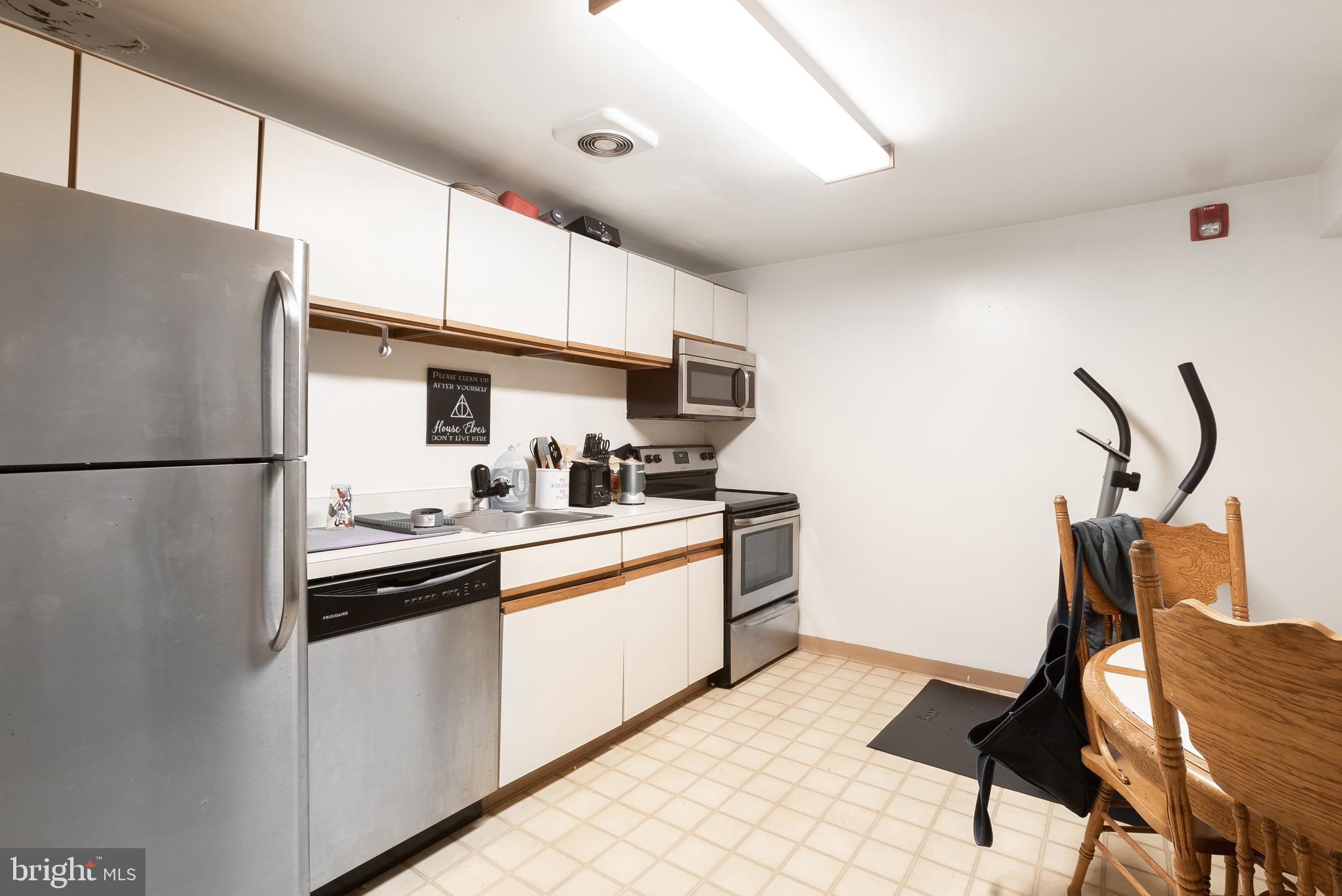 1926 Spring Garden Street Philadelphia, PA 19130 - Photo 21 of 57 Kitchen - 1R