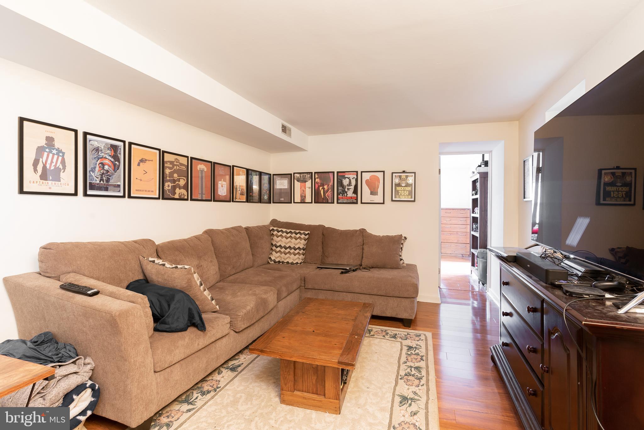 1926 Spring Garden Street Philadelphia, PA 19130 - Photo 24 of 57 Living Room - 1R