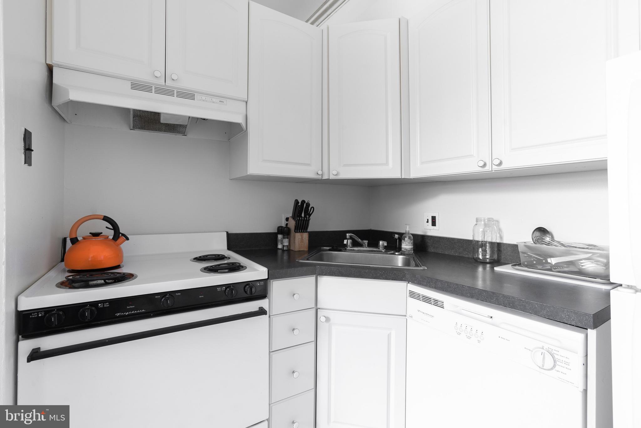 1926 Spring Garden Street Philadelphia, PA 19130 - Photo 28 of 57 Kitchen - 2F