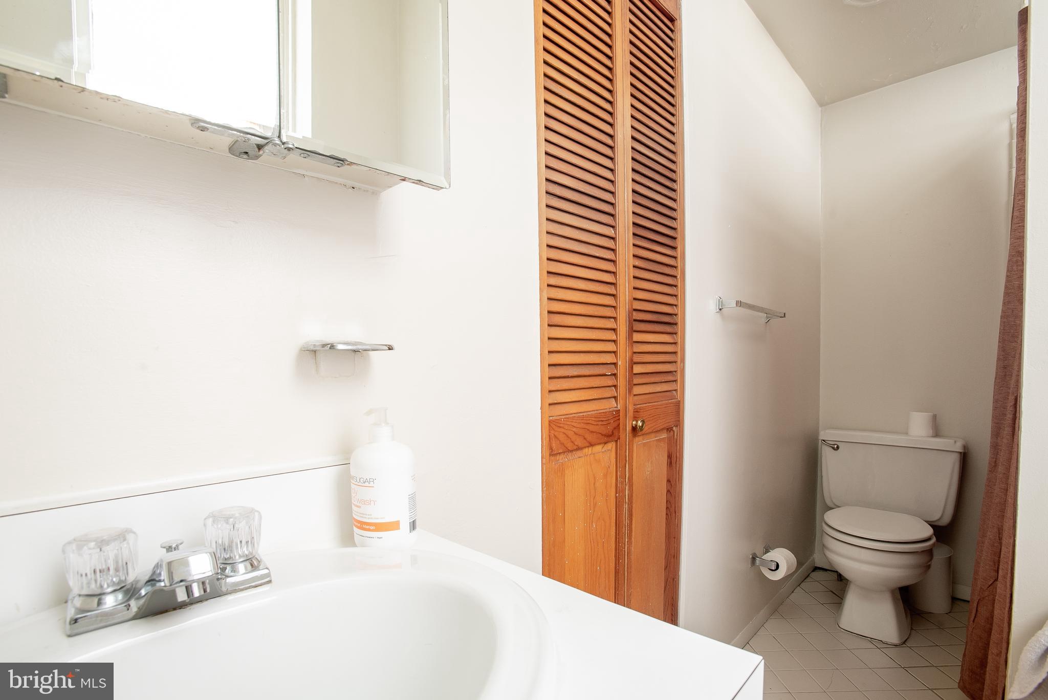 1926 Spring Garden Street Philadelphia, PA 19130 - Photo 31 of 57 Bathroom - 2F