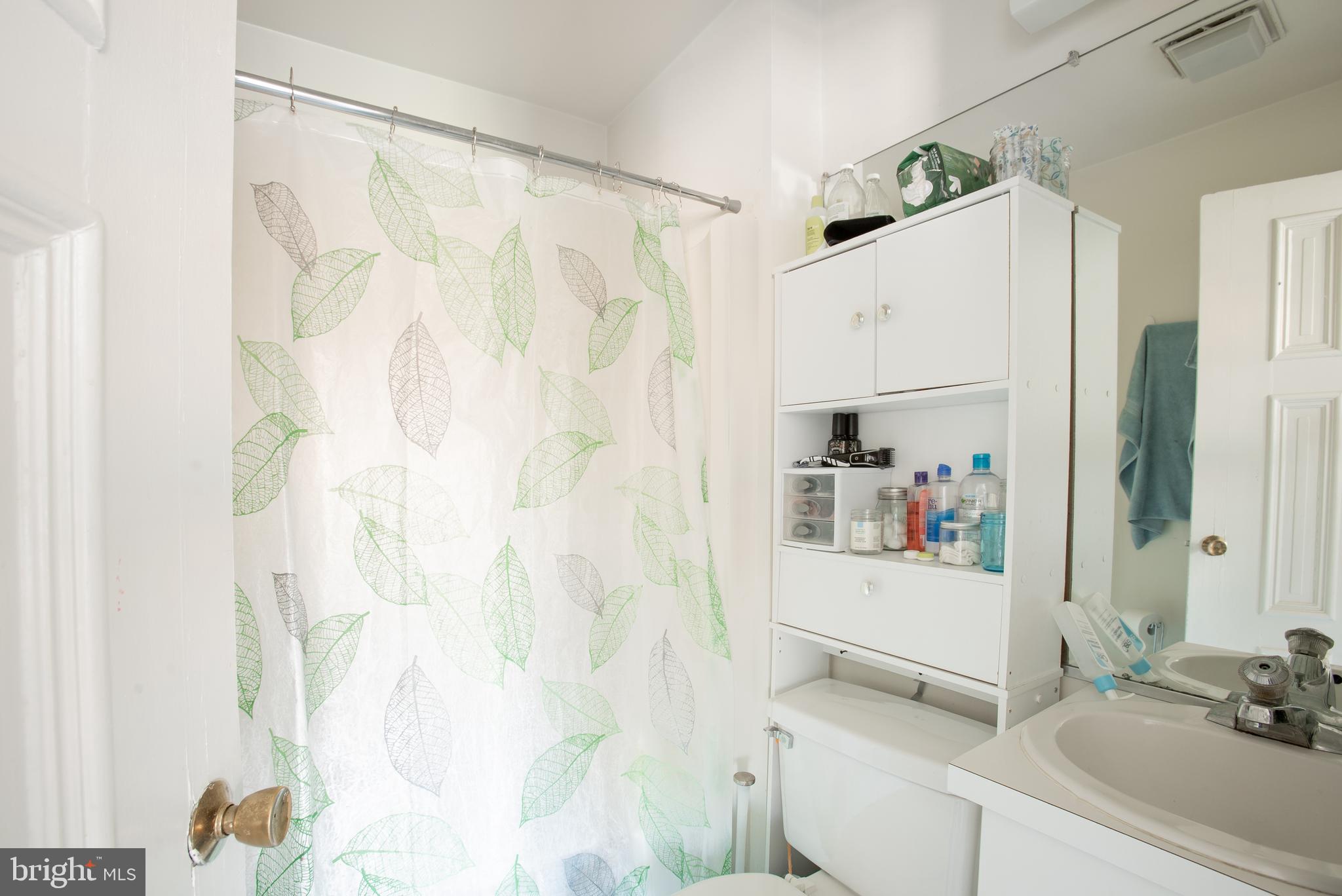 1926 Spring Garden Street Philadelphia, PA 19130 - Photo 34 of 57 Bathroom - 3R