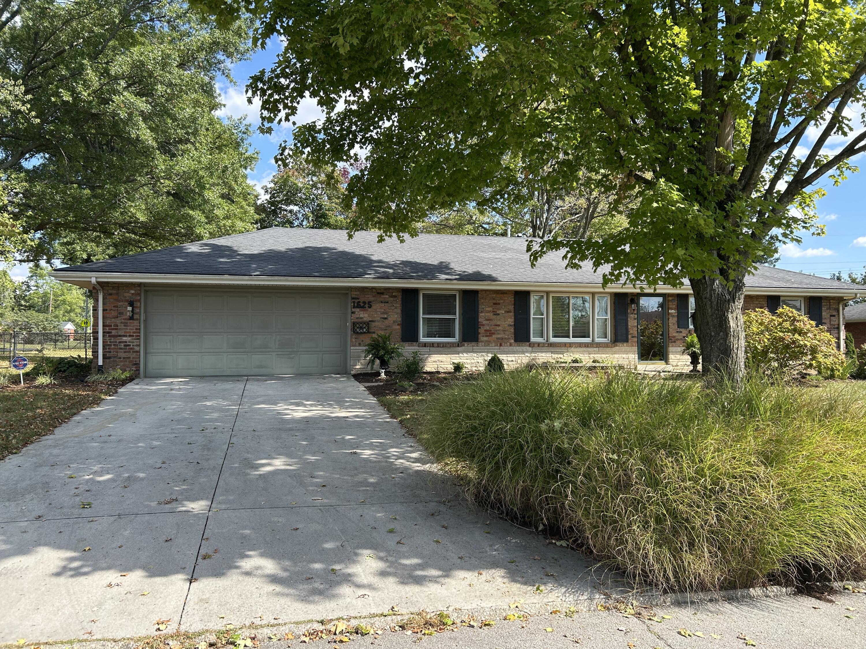1625 Raleigh Road Lexington, KY 40505 - Photo 1 of 26 IMG_1438