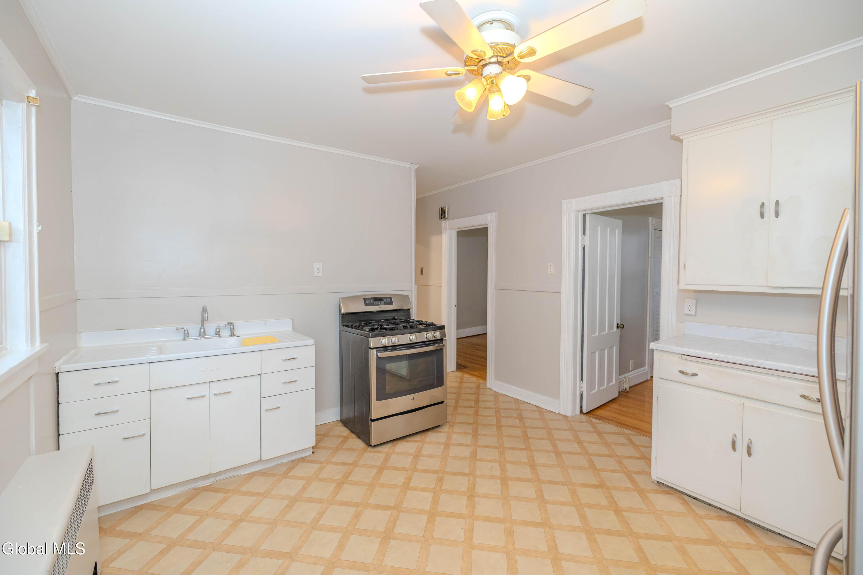 1712 Foster Avenue Schenectady, NY 12308 - Photo 11 of 49 0S4A1150