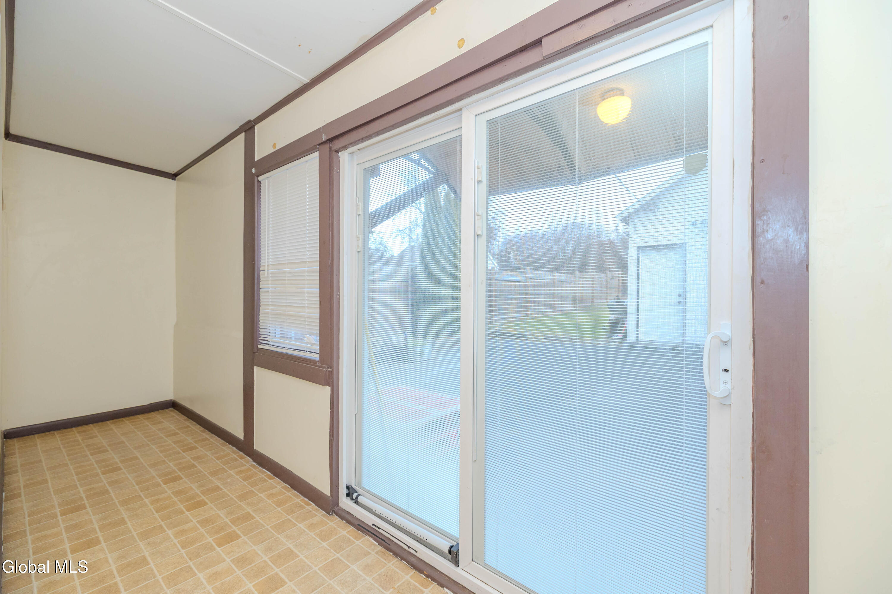 1712 Foster Avenue Schenectady, NY 12308 - Photo 14 of 49 0S4A1157