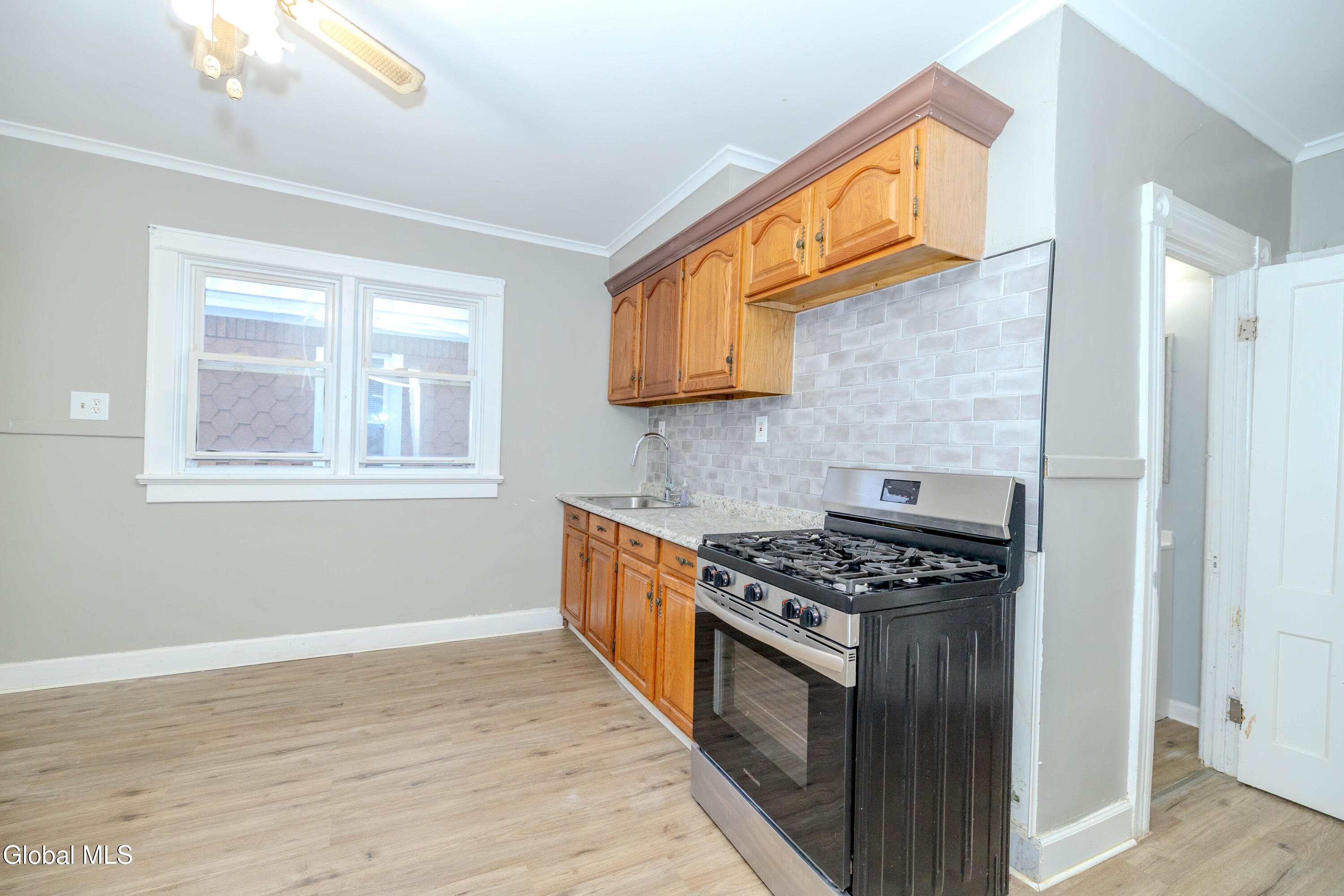 1712 Foster Avenue Schenectady, NY 12308 - Photo 38 of 49 0S4A1210