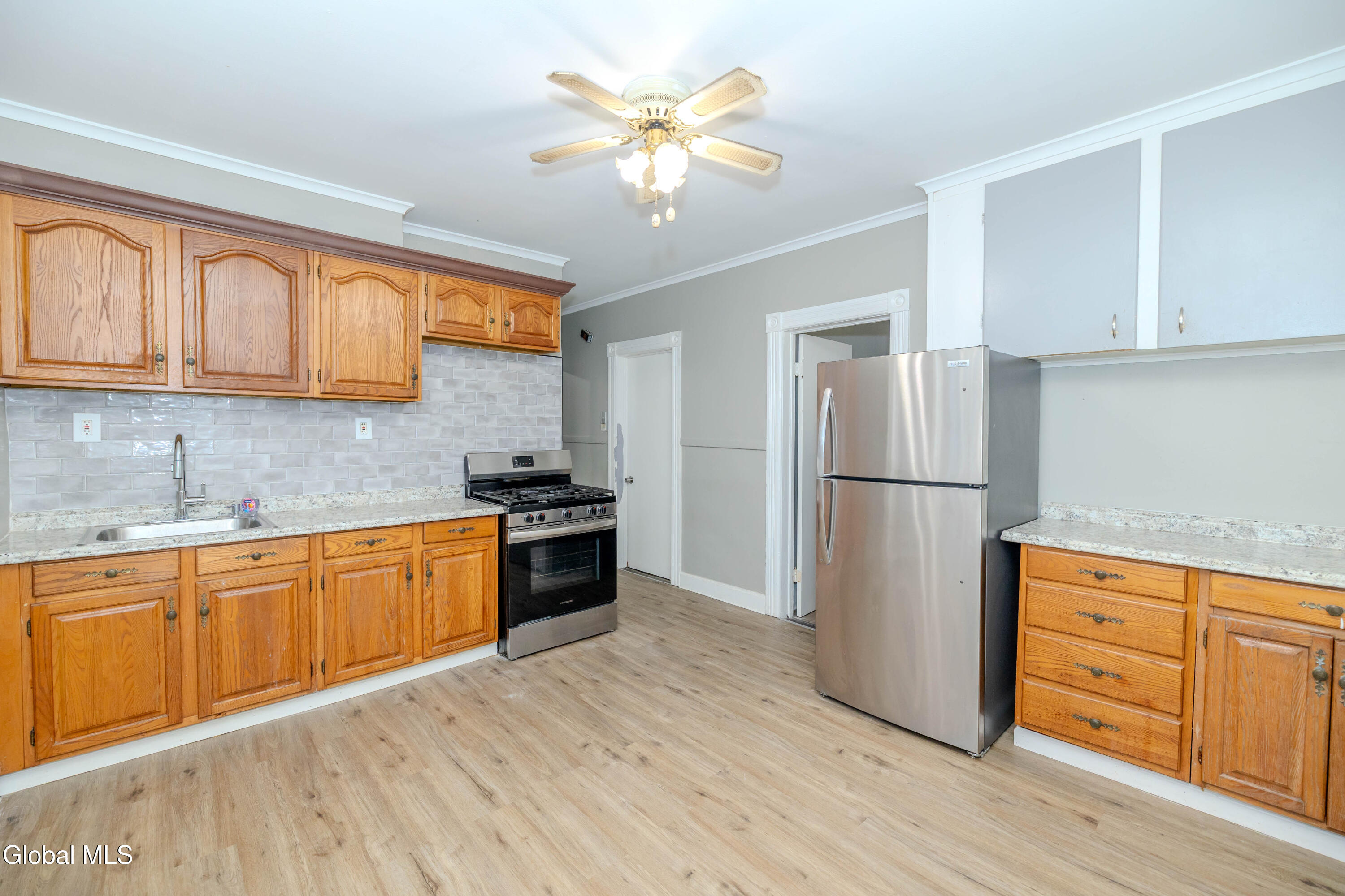 1712 Foster Avenue Schenectady, NY 12308 - Photo 40 of 49 0S4A1212