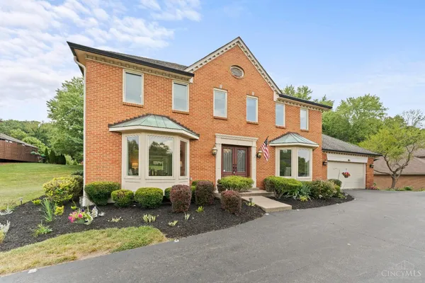 $599,900 | 845 Eaglesknoll Court, Cincinnati, OH 45230