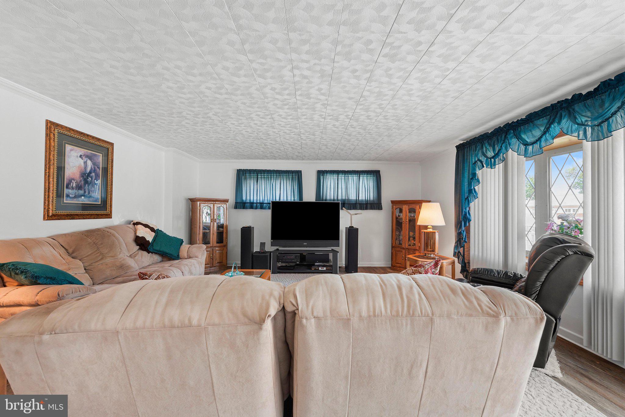 5608 Huntsmoor Road Baltimore, MD 21227 - Photo 6 of 45 Gallery Image 6
