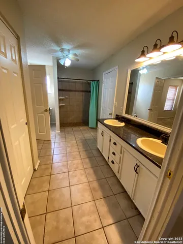 $631,000 | 2667 County Road 134, Floresville, TX 78114