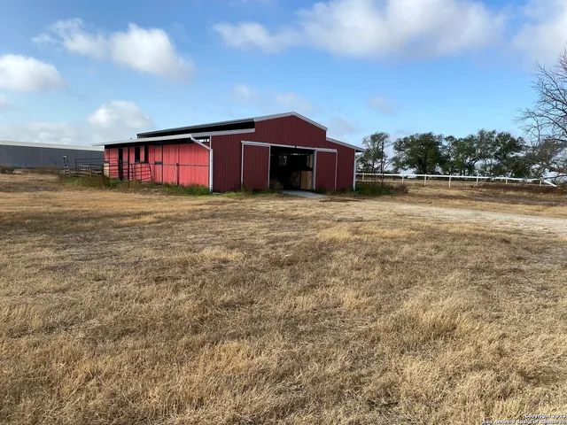 $631,000 | 2667 County Road 134, Floresville, TX 78114