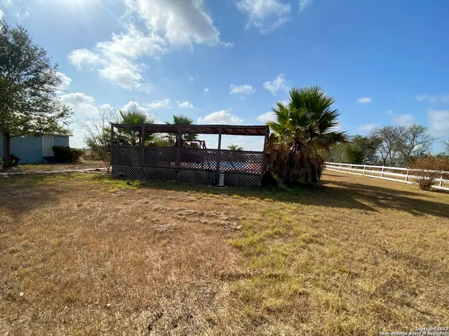 $631,000 | 2667 County Road 134, Floresville, TX 78114