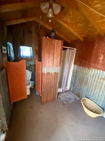 $631,000 | 2667 County Road 134, Floresville, TX 78114