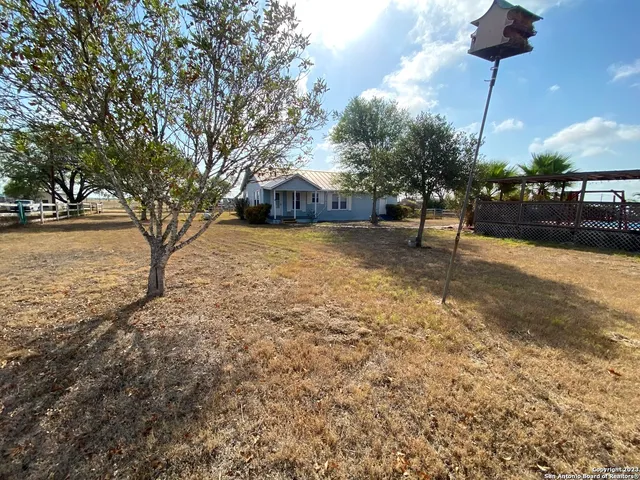 $631,000 | 2667 County Road 134, Floresville, TX 78114
